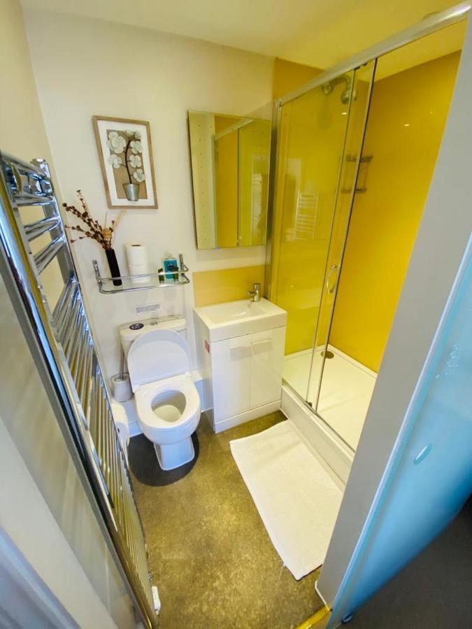 Deluxe Double Room Shower