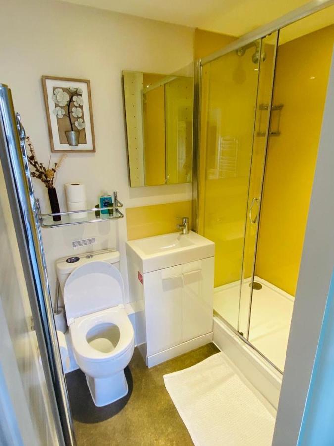 Deluxe Double Room Shower